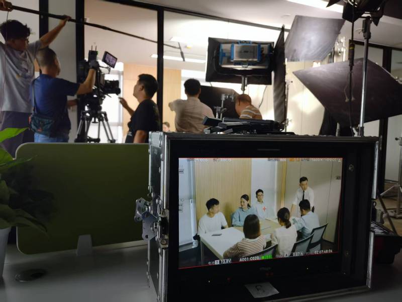 吴江区TVC拍摄公司：科技产品视觉化大师，诠释未来感与功能美学